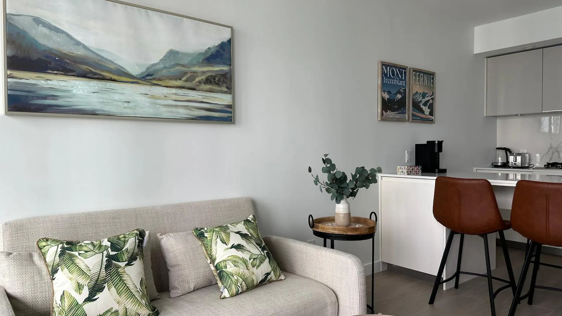 Ubc Pacific Spirit Modern Style Home Vancouver Apartment
