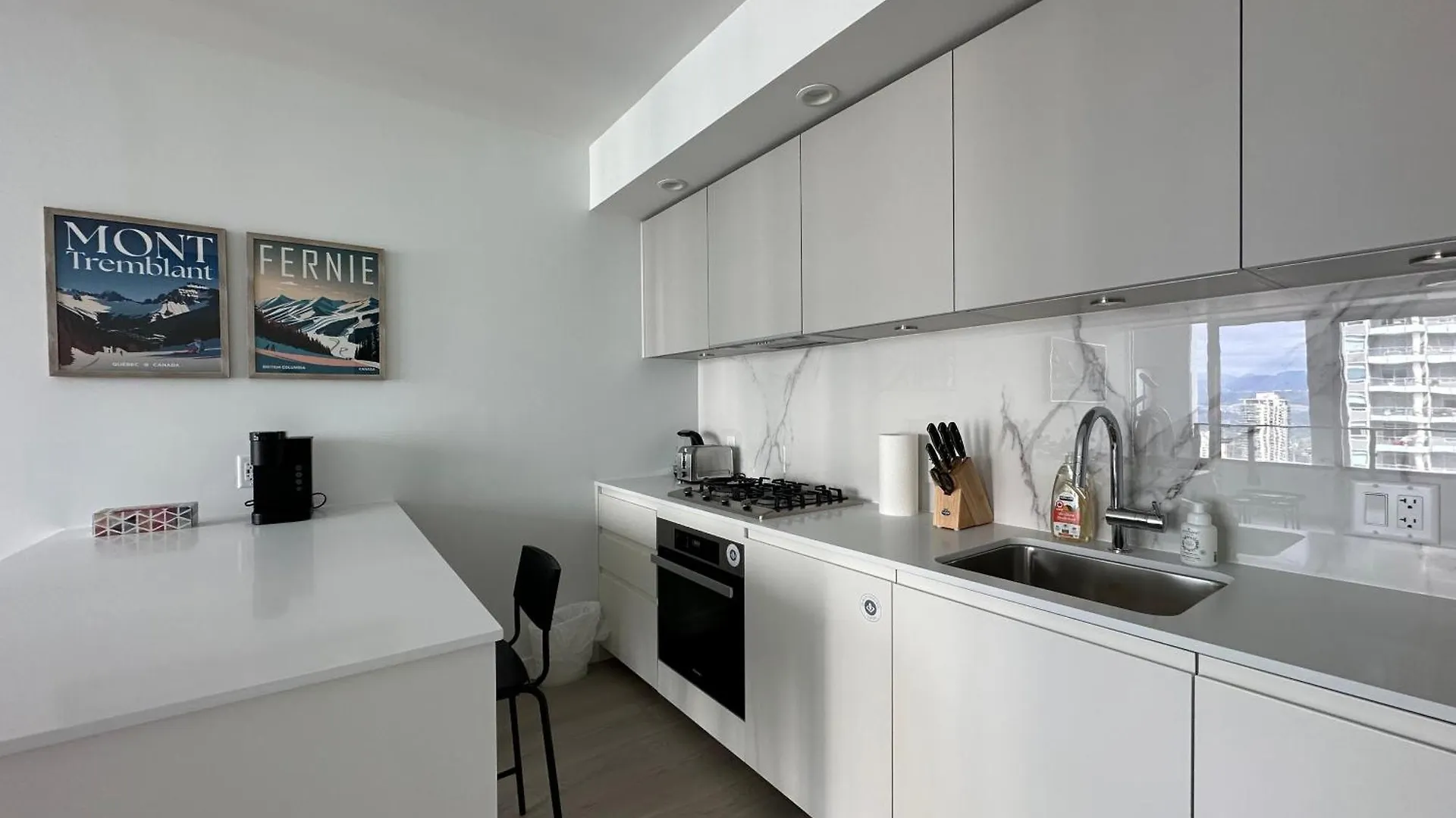 Ubc Pacific Spirit Modern Style Home Vancouver 0*,  Kanada